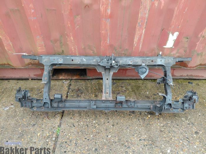 Gebruikte Frontpaneel Nissan Navara (D40) 2.5 dCi 16V 4x4 Prijs € 100,00 Margeregeling aangeboden door Bakker Parts