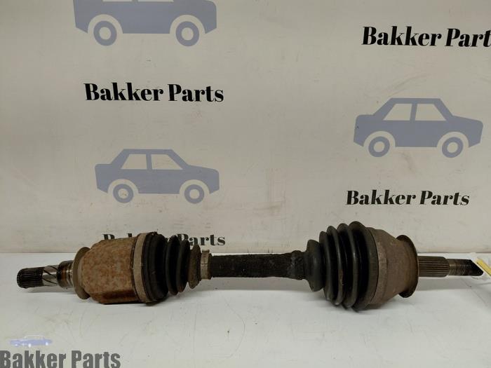 Gebruikte Aandrijfas links-voor Nissan Navara (D40) 2.5 dCi 16V 4x4 Prijs € 100,00 Margeregeling aangeboden door Bakker Parts