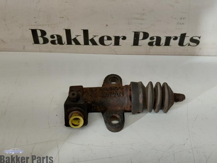 Gebruikte Koppeling Hulp Cilinder Nissan Navara (D40) 2.5 dCi 16V 4x4 Prijs € 35,00 Margeregeling aangeboden door Bakker Parts
