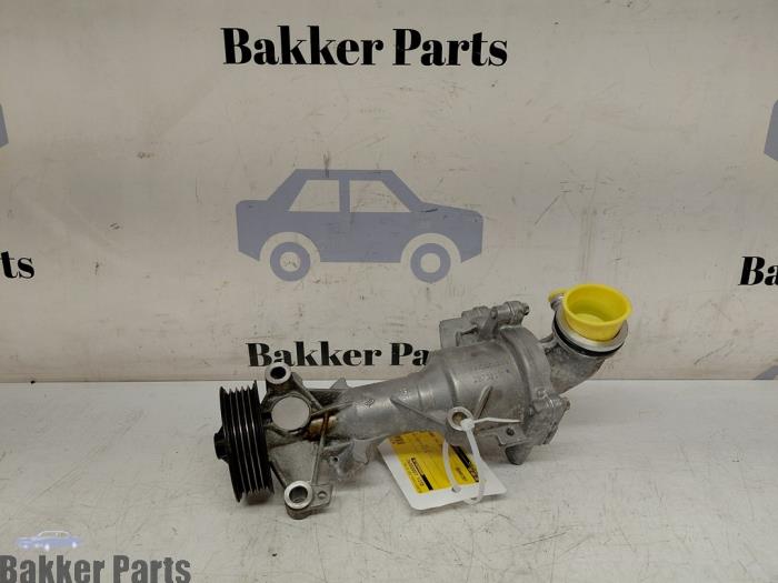 Gebruikte Waterpomp Mercedes A (W176) 1.6 A-200 16V Prijs € 90,00 Margeregeling aangeboden door Bakker Parts