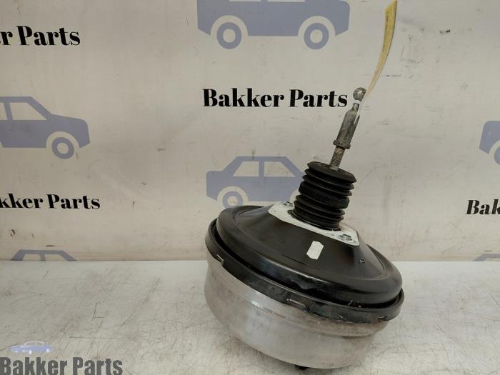 Gebruikte Rembekrachtiger Audi A4 Allroad Quattro (B9) 3.0 TDI V6 24V Prijs € 90,00 Margeregeling aangeboden door Bakker Parts