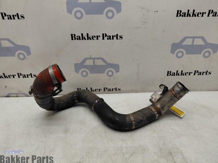 Gebruikte Intercooler Slang Landrover Range Rover Evoque (LVJ/LVS) 2.2 eD4 16V 5-drs. Prijs € 35,00 Margeregeling aangeboden door Bakker Parts