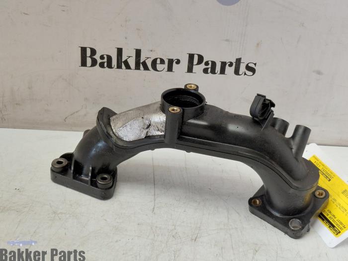 Gebruikte Intercooler Buis Peugeot Partner (GC/GF/GG/GJ/GK) 1.6 BlueHDi 100 Prijs € 25,00 Margeregeling aangeboden door Bakker Parts