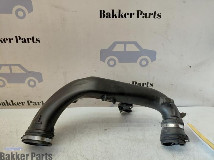 Gebruikte Intercooler Buis Landrover Range Rover Evoque (LVJ/LVS) 2.2 eD4 16V 5-drs. Prijs € 45,00 Margeregeling aangeboden door Bakker Parts