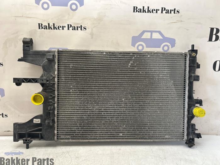 Gebruikte Radiateur Chevrolet Cruze (300) 1.8 16V VVT Prijs € 45,00 Margeregeling aangeboden door Bakker Parts