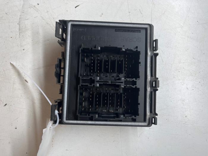 Gebruikte Central electronic module Ford Fiesta 7 Prijs € 49,95 Margeregeling aangeboden door JCR Janssen Car Recycling