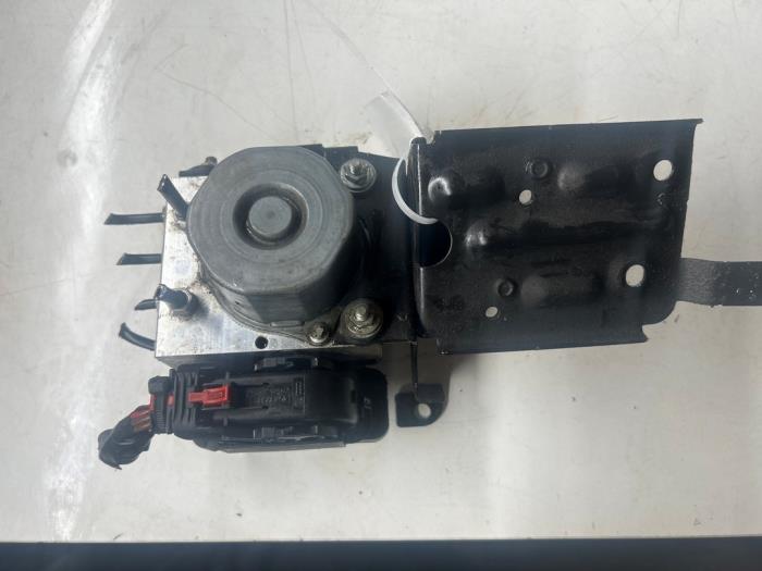 ABS Computer van een Seat Ibiza IV SC (6J1) 1.2 12V 2015