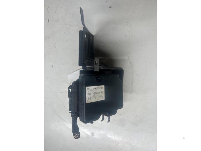 ABS Computer van een Seat Ibiza IV SC (6J1) 1.2 12V 2015