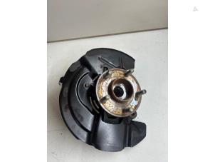 Gebruikte Fusee houder rechts-voor Ford Puma 1.0 Ti-VCT EcoBoost mHEV 12V Prijs € 99,83 Inclusief btw aangeboden door JCR Janssen Car Recycling