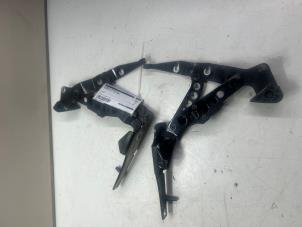 Gebruikte Achterklep Scharnier Mercedes CLK (R209) 1.8 200 K 16V Prijs € 49,99 Margeregeling aangeboden door JCR Janssen Car Recycling