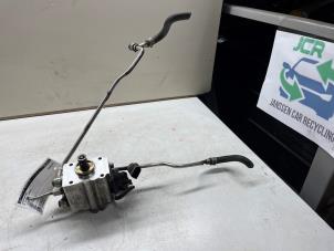 Gebruikte Hogedrukpomp Volkswagen Touran (1T1/T2) 1.6 FSI 16V Prijs € 150,00 Margeregeling aangeboden door JCR Janssen Car Recycling