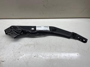 Gebruikte Koplampframe rechts Seat Alhambra (7N) 2.0 TDI 16V Prijs € 12,50 Margeregeling aangeboden door JCR Janssen Car Recycling