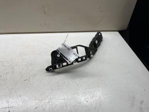 Gebruikte Bumpersteun links-achter Volkswagen Polo V (6R) 1.0 12V BlueMotion Technology Prijs € 10,00 Margeregeling aangeboden door JCR Janssen Car Recycling