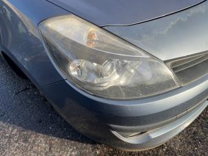 Gebruikte Koplamp rechts Renault Clio III (BR/CR) 1.6 16V GT Prijs € 30,00 Margeregeling aangeboden door JCR Janssen Car Recycling