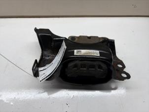 Gebruikte Versnellingsbak Steun Seat Ibiza V (KJB) 1.0 TSI 12V Prijs € 9,99 Margeregeling aangeboden door JCR Janssen Car Recycling