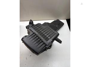 Gebruikte Luchtfilterhuis Kia Rio III (UB) 1.2 CVVT 16V Prijs € 34,95 Margeregeling aangeboden door JCR Janssen Car Recycling