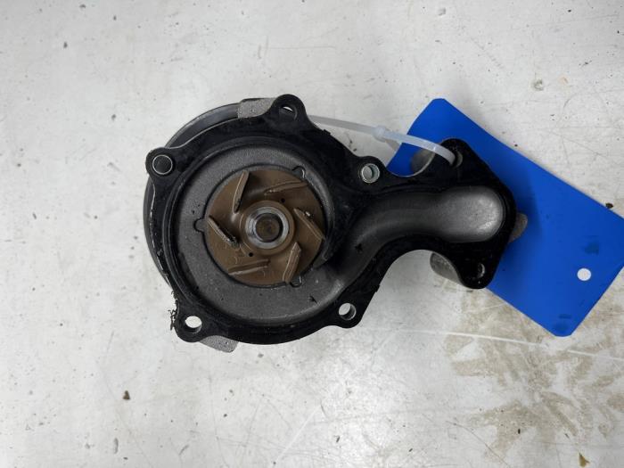 Gebruikte Waterpomp Ford Focus 3 1.0 Ti-VCT EcoBoost 12V 100 Prijs € 24,00 Margeregeling aangeboden door JCR Janssen Car Recycling