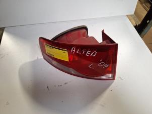 Gebruikte Achterlichtrand links Seat Altea Prijs € 18,15 Inclusief btw aangeboden door Autodemontagebedrijf W. de Laat