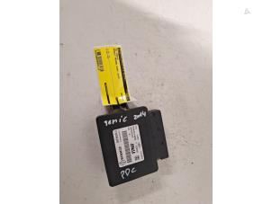 Gebruikte Module PDC Renault Megane Scenic Prijs € 60,50 Inclusief btw aangeboden door Autodemontagebedrijf W. de Laat