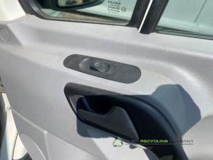 Gebruikte Elektrisch Raam Schakelaar Volkswagen Crafter 2.0 TDI 16V Prijs € 20,00 Inclusief btw aangeboden door Auto Recycling Brabant