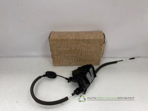 Gebruikte Deurslot Mechaniek 4Deurs rechts-achter Renault Clio IV (5R) 0.9 Energy TCE 90 12V GPL Prijs € 60,00 Inclusief btw aangeboden door Auto Recycling Brabant