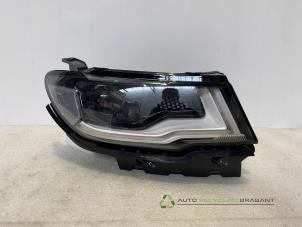 Gebruikte Rechter Koplamp Jeep Compass II (MP) 1.4 Multi Air2 16V 4x4 Prijs € 300,00 Margeregeling aangeboden door Auto Recycling Brabant