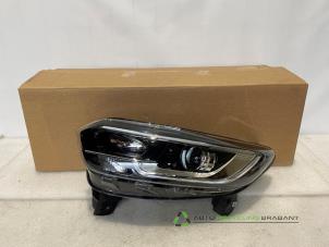 Gebruikte Koplamp links Renault Kadjar (RFEH) Prijs € 250,00 Inclusief btw aangeboden door Auto Recycling Brabant