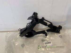 Gebruikte Bumpersteun links-achter Peugeot 2008 (CU) Prijs € 25,00 Inclusief btw aangeboden door Auto Recycling Brabant