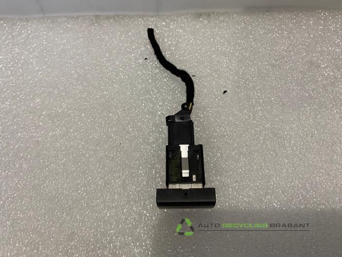 Paniekverlichtings Schakelaar van een Volkswagen Polo V (6R) 1.4 16V 2010
