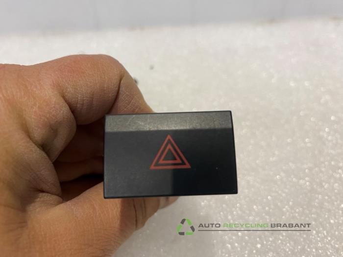 Paniekverlichtings Schakelaar van een Volkswagen Polo V (6R) 1.4 16V 2010