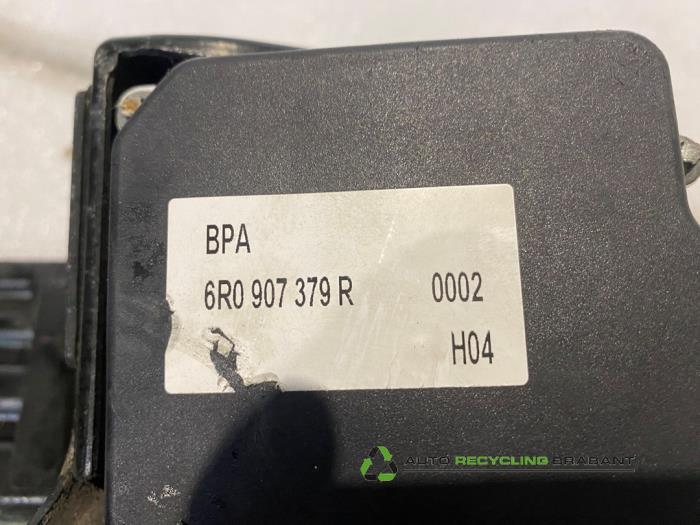 ABS Pomp van een Volkswagen Polo V (6R) 1.4 16V 2010