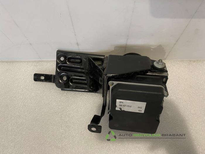 ABS Pomp van een Volkswagen Polo V (6R) 1.4 16V 2010