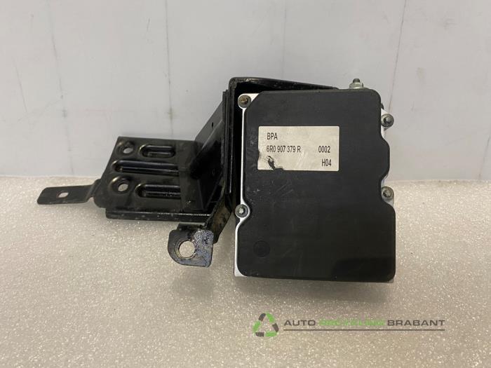 ABS Pomp van een Volkswagen Polo V (6R) 1.4 16V 2010