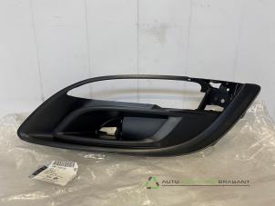 Gebruikte Bumper Rooster Opel Astra J (PC6/PD6/PE6/PF6) Prijs € 27,00 Inclusief btw aangeboden door Auto Recycling Brabant