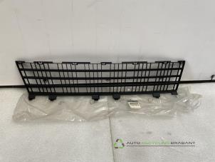 Gebruikte Grille Renault Clio Prijs € 75,00 Inclusief btw aangeboden door Auto Recycling Brabant