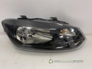 Gebruikte Koplamp rechts Volkswagen Polo V (6R) Prijs € 90,00 Margeregeling aangeboden door Auto Recycling Brabant
