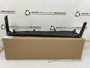 Nieuwe Radiateurbalk BMW 5-Serie Prijs € 39,99 Inclusief btw aangeboden door Auto Recycling Brabant