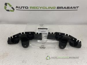 Gebruikte Bumpersteun midden-achter Mitsubishi ASX Prijs € 20,00 Margeregeling aangeboden door Auto Recycling Brabant