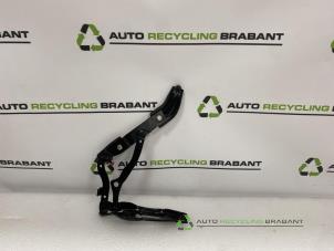 Nieuwe Achterklep Scharnier BMW 3-Serie Prijs € 25,00 Inclusief btw aangeboden door Auto Recycling Brabant