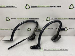 Gebruikte Achterklep Scharnier Audi A4 Prijs € 40,00 Margeregeling aangeboden door Auto Recycling Brabant