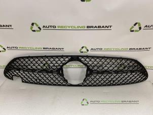 Gebruikte Grille Lijst Mercedes C-Klasse Prijs € 100,00 Margeregeling aangeboden door Auto Recycling Brabant