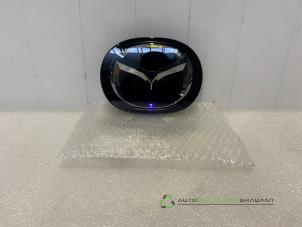Gebruikte Embleem Mazda CX-5 II (KF) Prijs € 50,00 Inclusief btw aangeboden door Auto Recycling Brabant