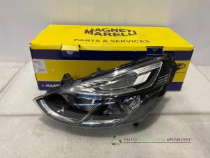 Gebruikte Koplamp links Renault Clio IV (5R) 1.2 TCE 16V GT EDC Prijs € 150,00 Inclusief btw aangeboden door Auto Recycling Brabant