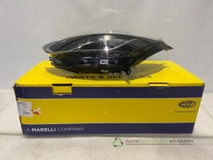 Gebruikte Koplamp links Renault Clio IV (5R) 1.2 TCE 16V GT EDC Prijs € 150,00 Inclusief btw aangeboden door Auto Recycling Brabant