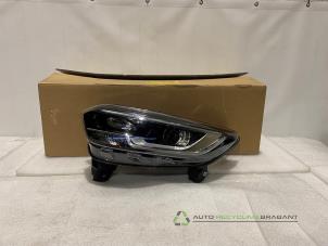 Gebruikte Koplamp links Renault Kadjar (RFEH) Prijs € 250,00 Inclusief btw aangeboden door Auto Recycling Brabant