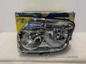 Gebruikte Koplamp links Dacia Duster (HS) Prijs € 99,99 Inclusief btw aangeboden door Auto Recycling Brabant