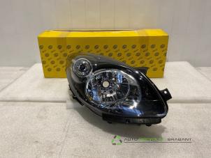 Nieuwe Rechter Koplamp Renault Twingo II (CN) Prijs € 150,00 Inclusief btw aangeboden door Auto Recycling Brabant