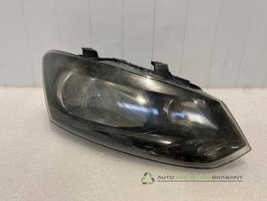 Gebruikte Koplamp rechts Volkswagen Polo V (6R) Prijs € 25,00 Margeregeling aangeboden door Auto Recycling Brabant