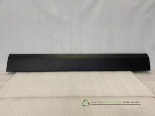 Gebruikte Sierstrip Volkswagen Crafter 2.0 TDI 16V Prijs € 35,01 Inclusief btw aangeboden door Auto Recycling Brabant