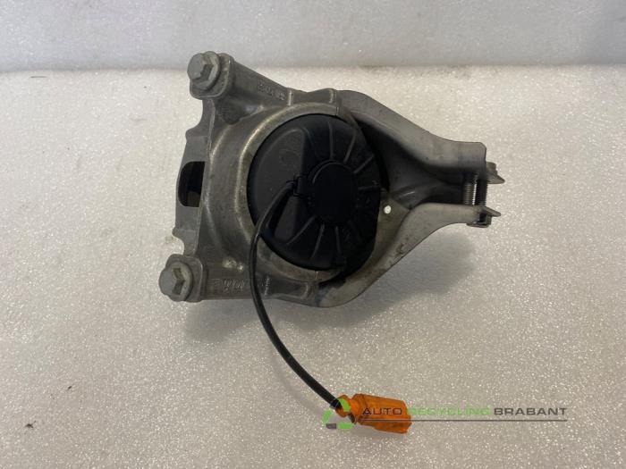 Gebruikte Motorrubber Porsche Macan (95B) Prijs € 30,00 Margeregeling aangeboden door Auto Recycling Brabant